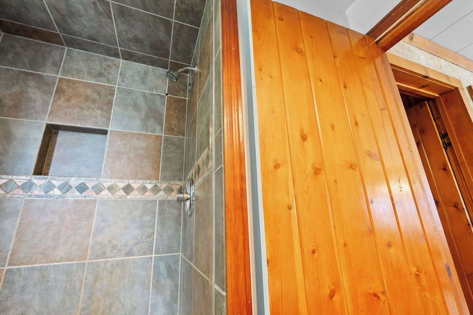 Full Bathroom with BRAND NEW tile walk in shower!
