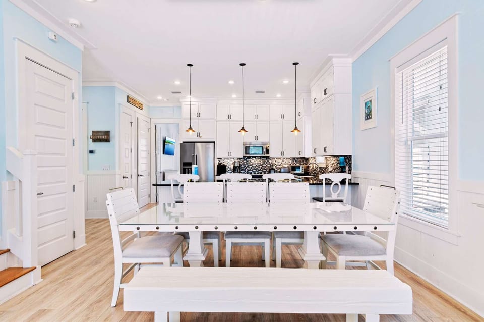 Enjoy Family Dinner, Enough Space for 8 at Dining Table & 4 At Breakfast Bar