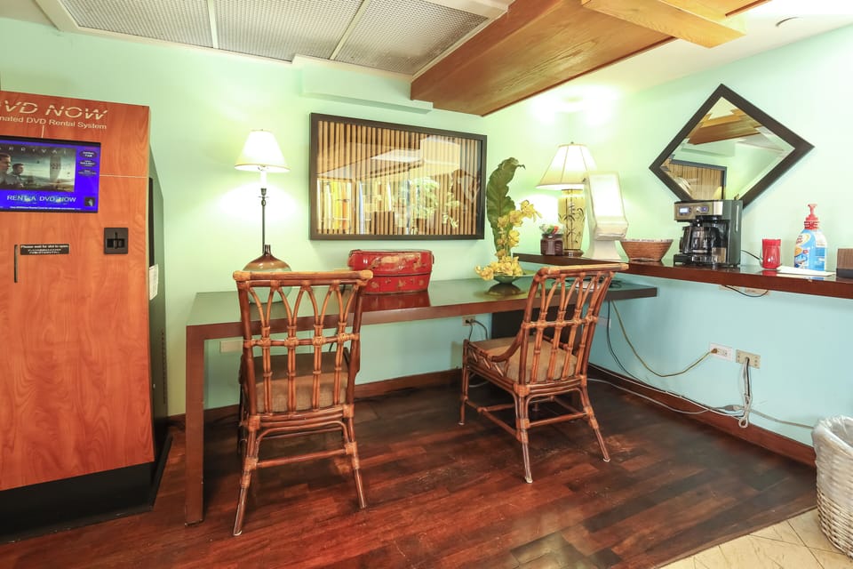 This welcoming communal space features tropical-inspired furnishings and complimentary refreshments. A dedicated vending and DVD kiosk provides convenient entertainment options during your stay.