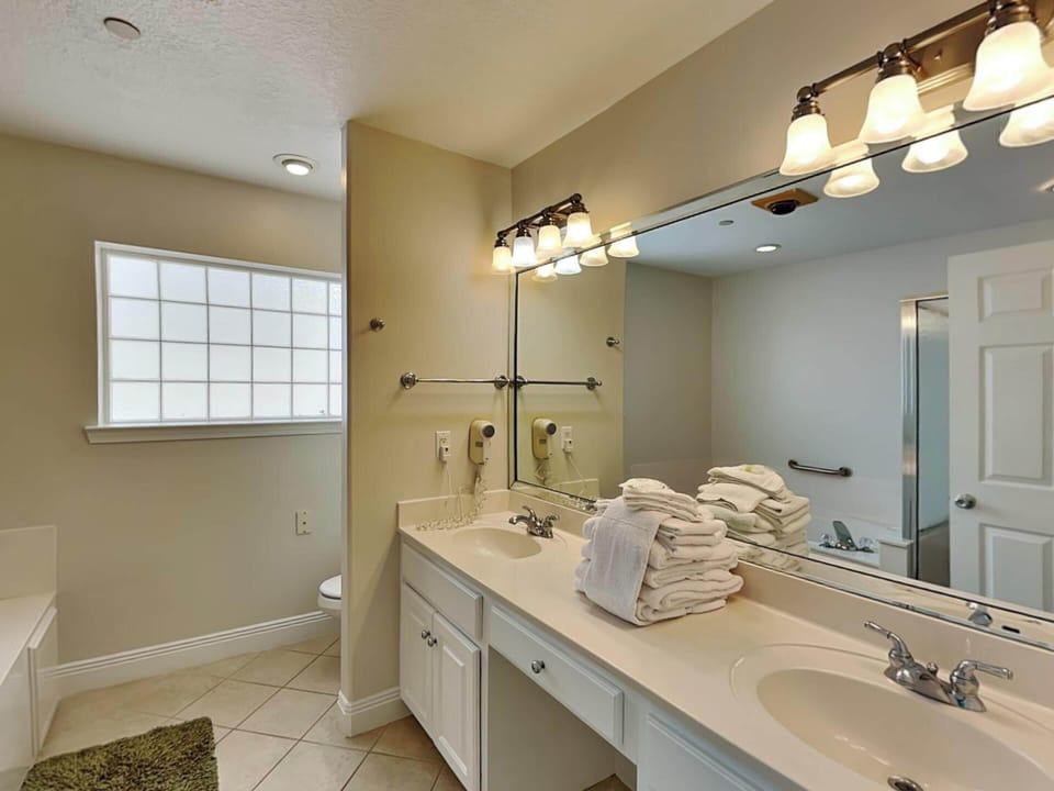 Anchor Townhome #5 by Southern Vacation Rentals House in Destin