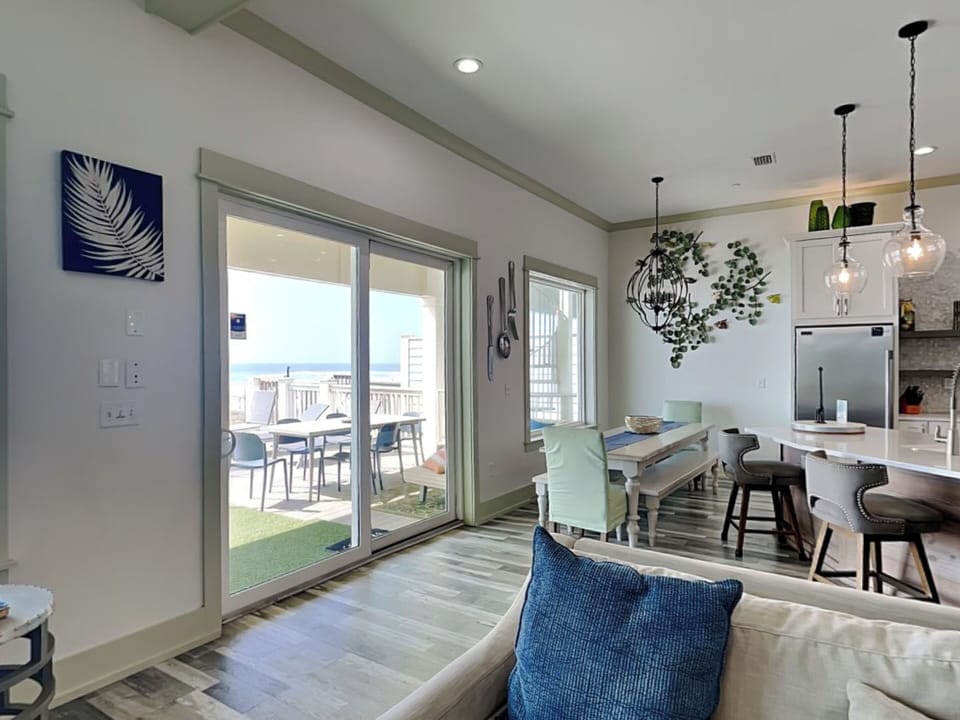 House, Multiple Beds, Pool Access, Ocean View (Resting Beach Face) | Interior