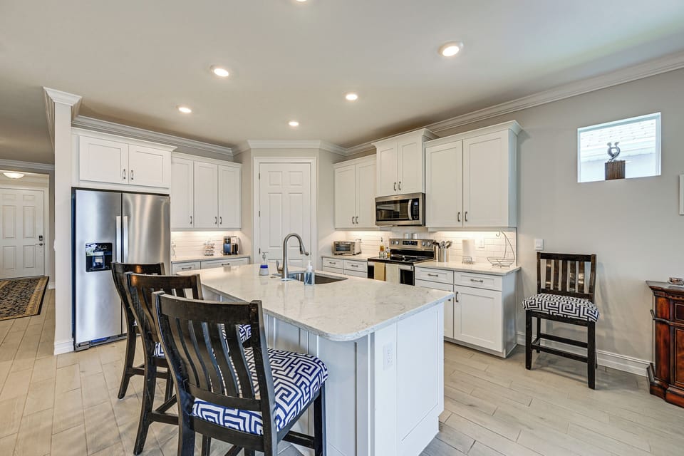 Fully Equipped Kitchen | Stainless Steel Appliances | Keurig Coffee Maker