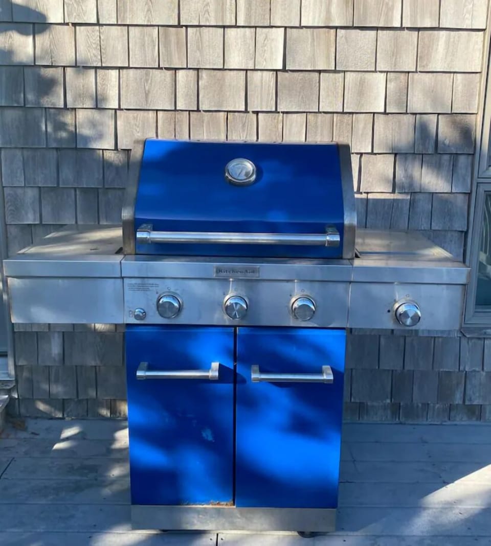 *updated*
Gourmet 5 burner stainless steel bbq grill. Includes utensils