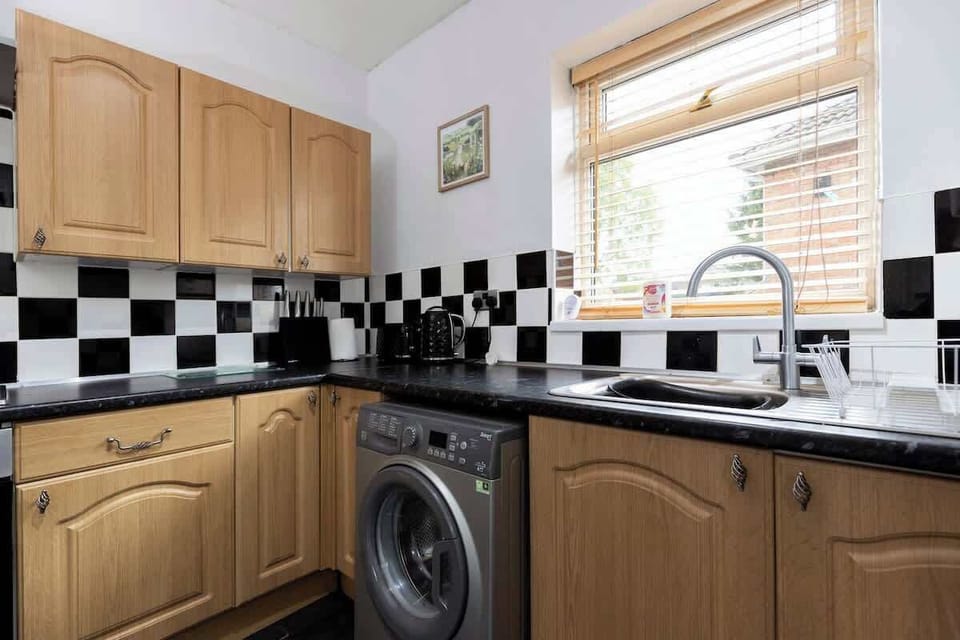 Enjoy the convenience of a well-stocked kitchen, complete with a washing machine for your stay