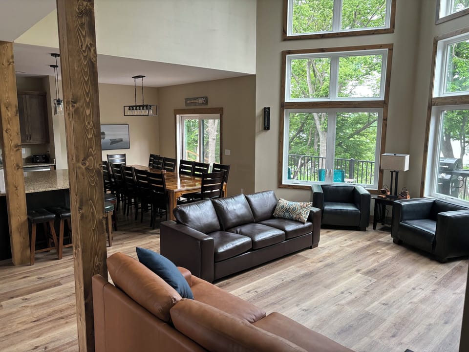 Family room/Dining area