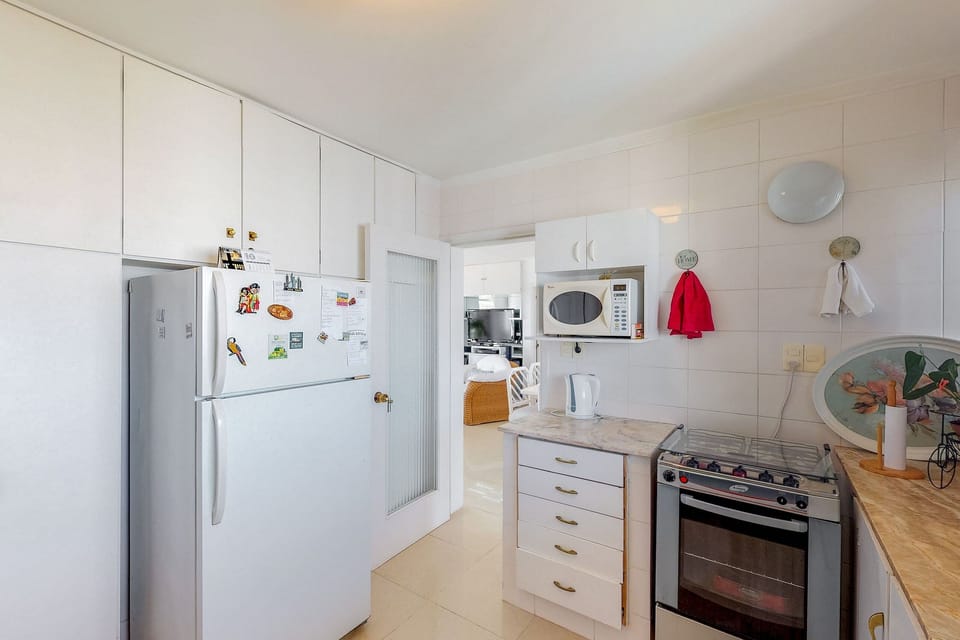 Basic Apartment | Private kitchen | Fridge, microwave, oven, electric kettle