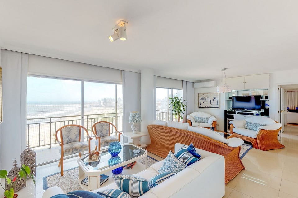 Basic Apartment | Living area | 40-inch TV with satellite channels