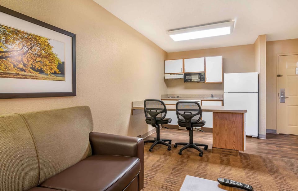 Desk, iron/ironing board, free WiFi