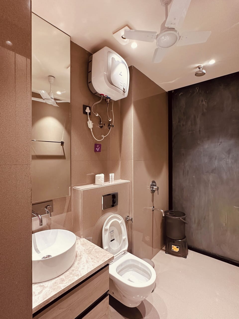 Luxury Room, City View | Bathroom | Shower, hair dryer, bathrobes, slippers