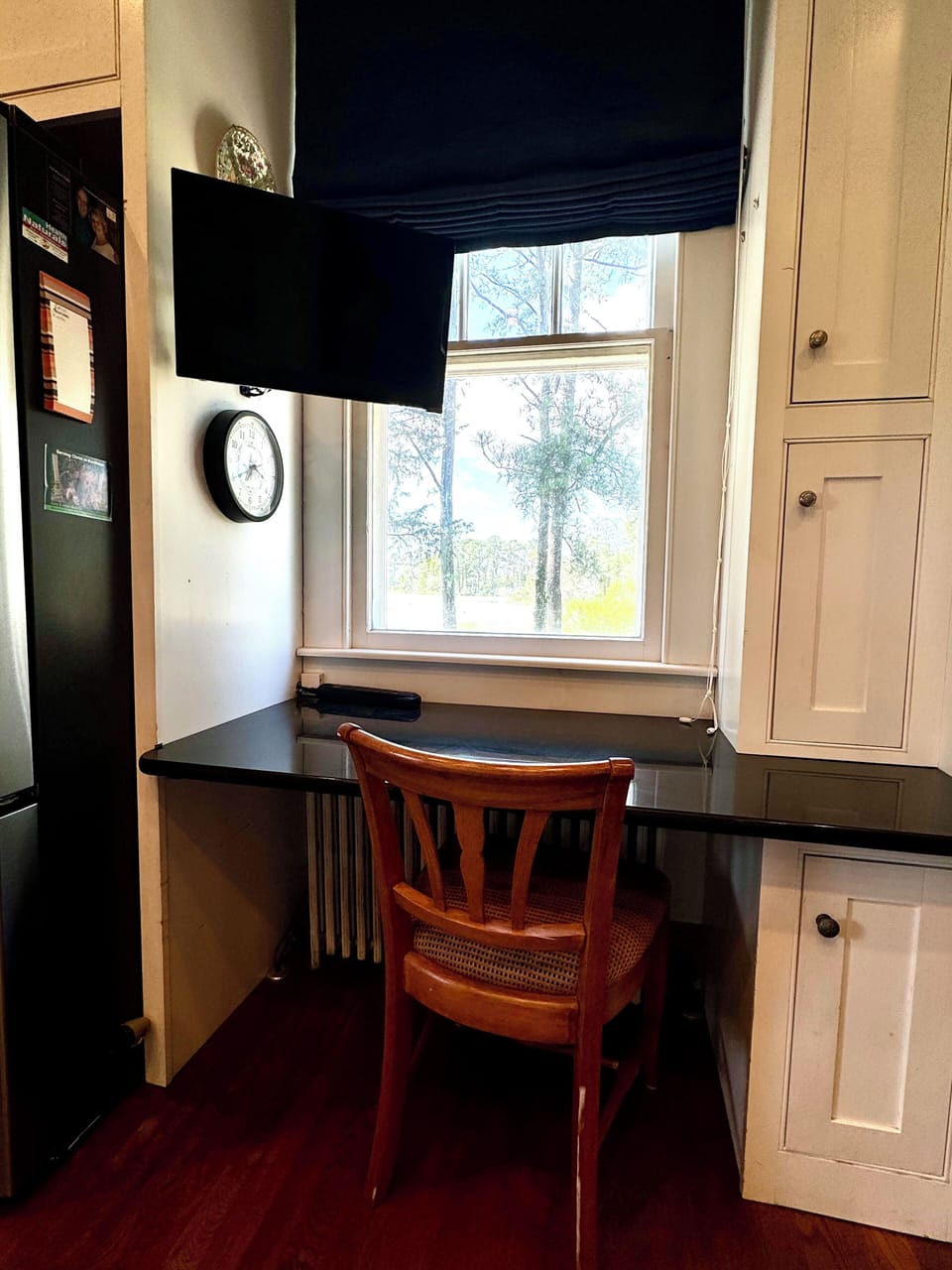 Office nook in kitchen overlooking the water and dock.
