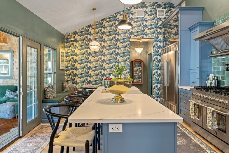 Large kitchen island to gather around and plan your upcoming day.