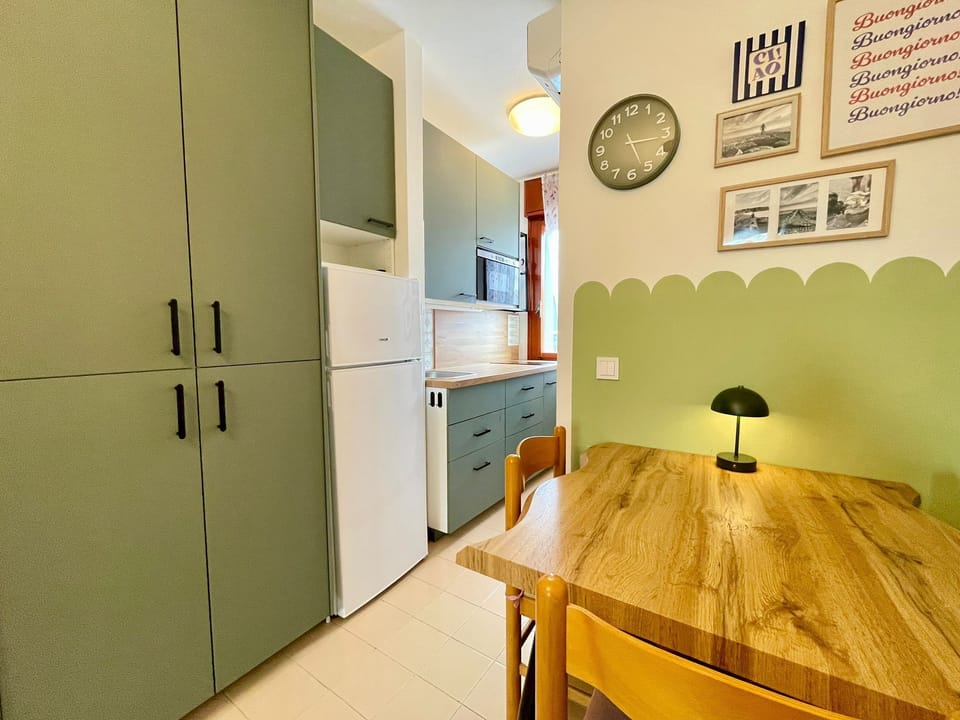 Studio | Dining room