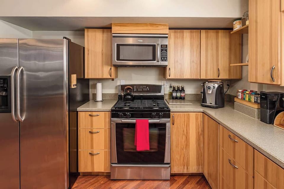A fully equipped kitchen