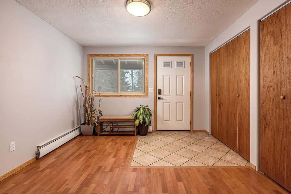 Spacious entryway