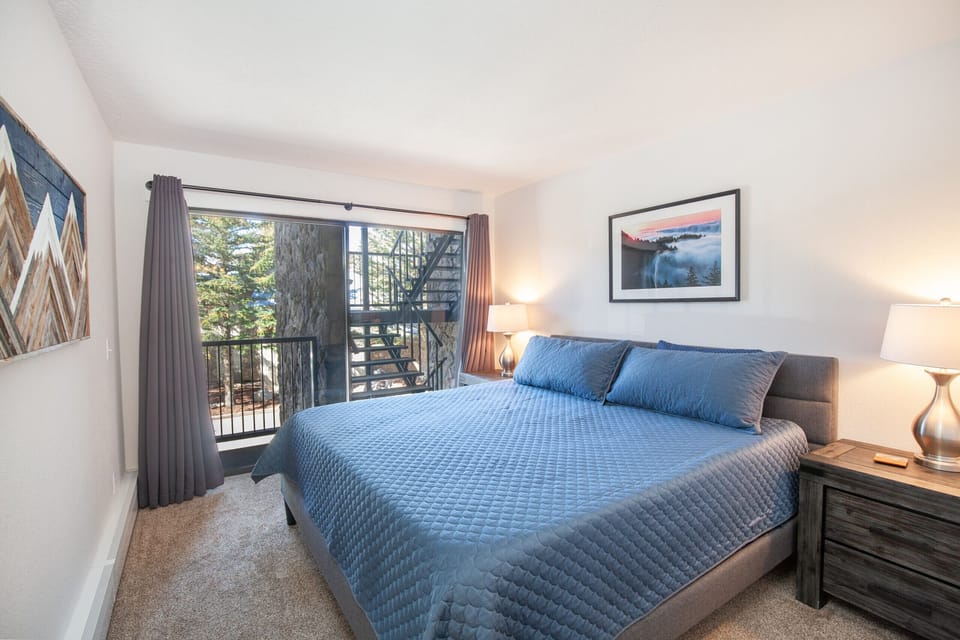 Master King Bedroom with En Suite Bathroom