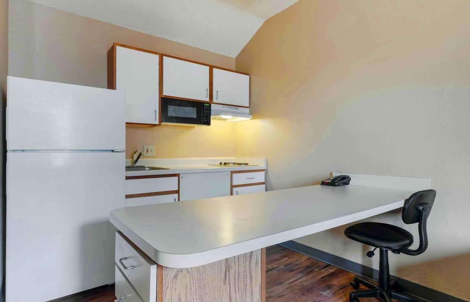 Fridge, microwave, stovetop