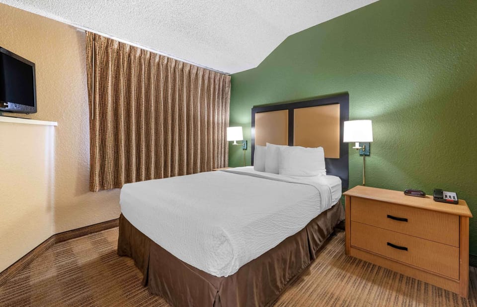 Suite, 1 Queen Bed with Sofa bed, Non Smoking | Premium bedding, desk, free WiFi, bed sheets