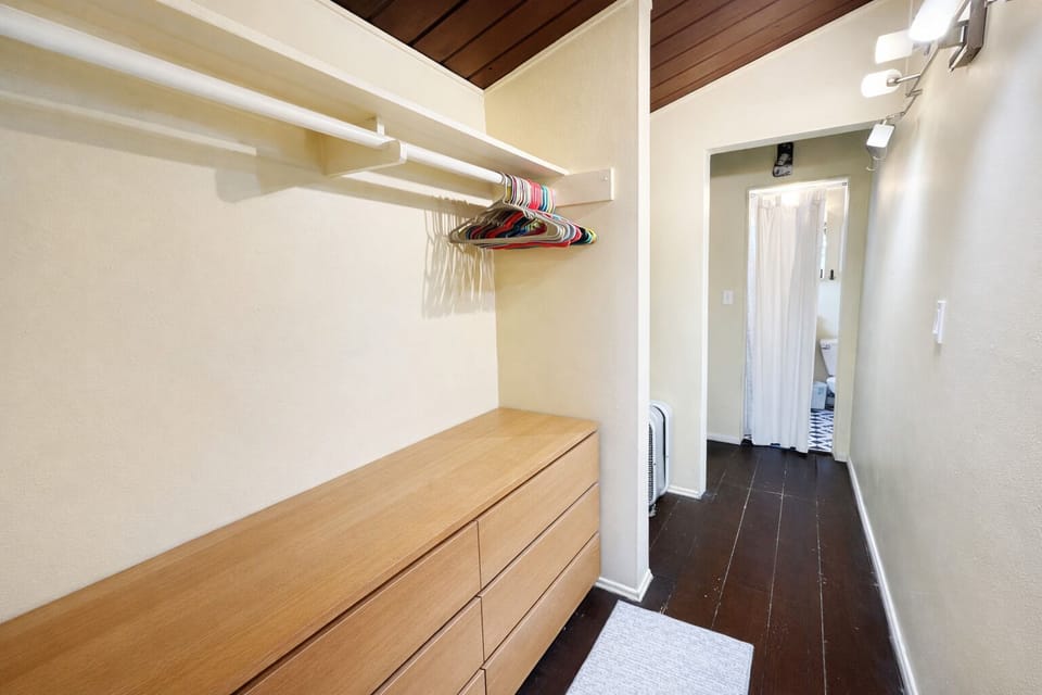 Apartment, Lake View | Wardrobe
