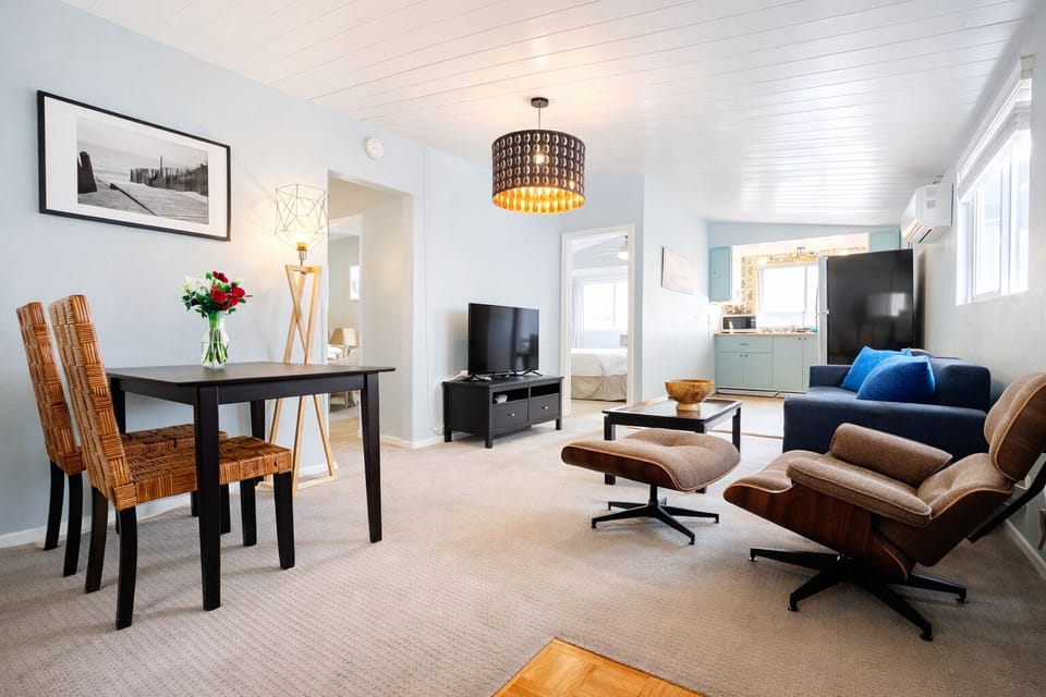 Apartment | Living area | Flat-screen TV