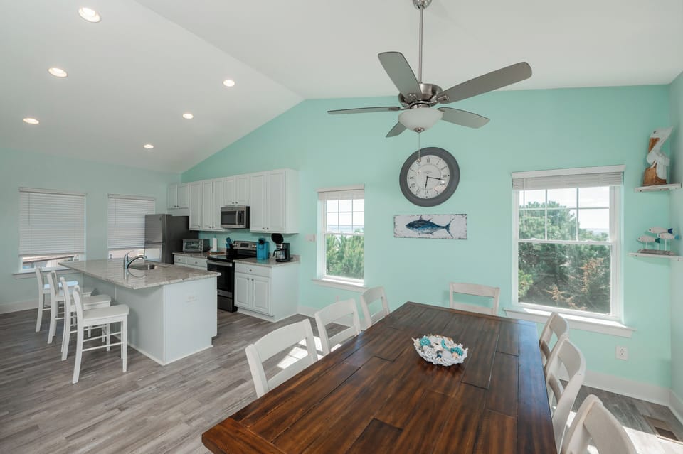 Kitchen/Dining Area