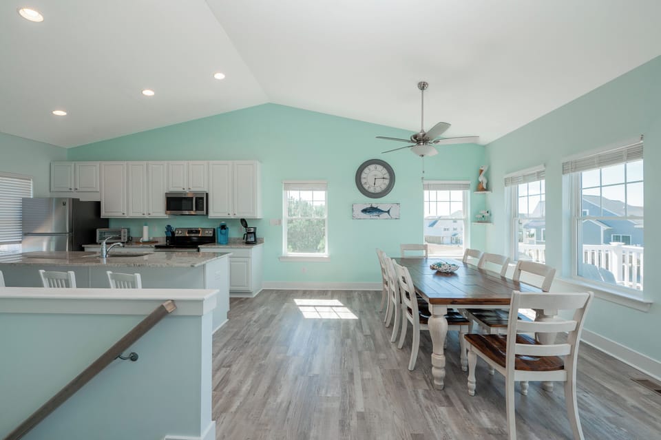 Kitchen/Dining Area
