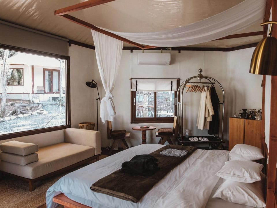 ・[Komorebi] A room featuring modern interior design. Enjoy a unique accommodation experience.