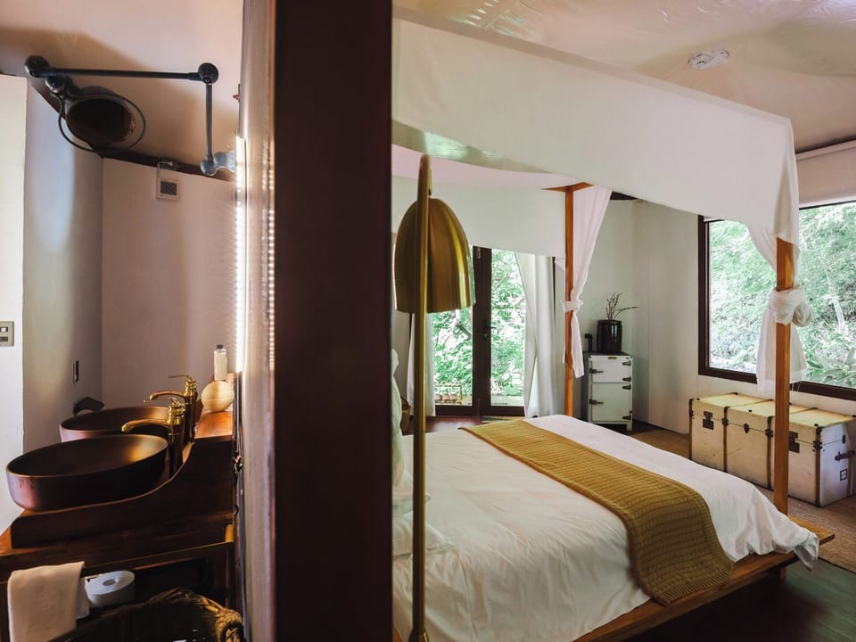 ・[Rose View] Double room for 1 to 2 people. Perfect for friends or couples.