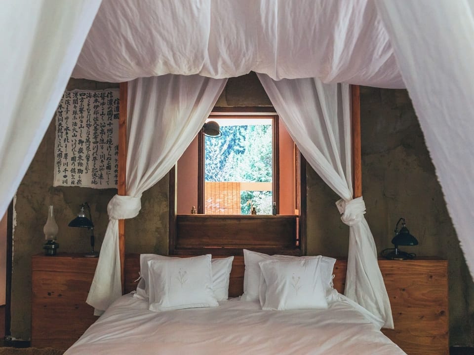 ・[Rose View] Double room for 1 to 2 people. Please use it with friends or couples.