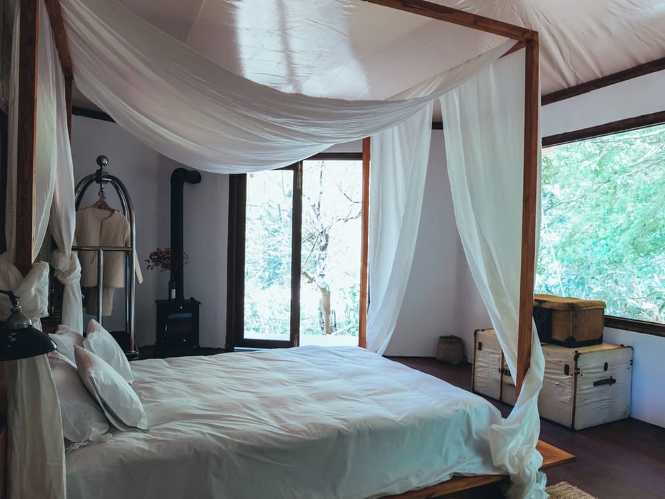 ・[Rose View] Enjoy the pleasant sunlight from the large windows. Have a refreshing morning