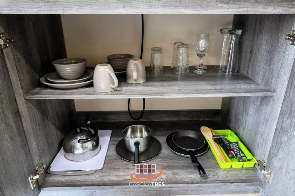 Executive Studio Suite, Balcony, City View | Private kitchen | Coffee/tea maker, mini-fridge, microwave, toaster