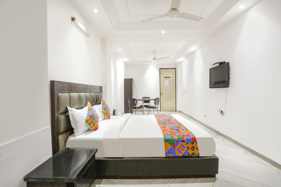 Egyptian cotton sheets, premium bedding, in-room safe, free WiFi