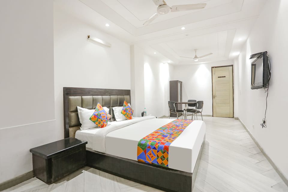 Egyptian cotton sheets, premium bedding, in-room safe, free WiFi