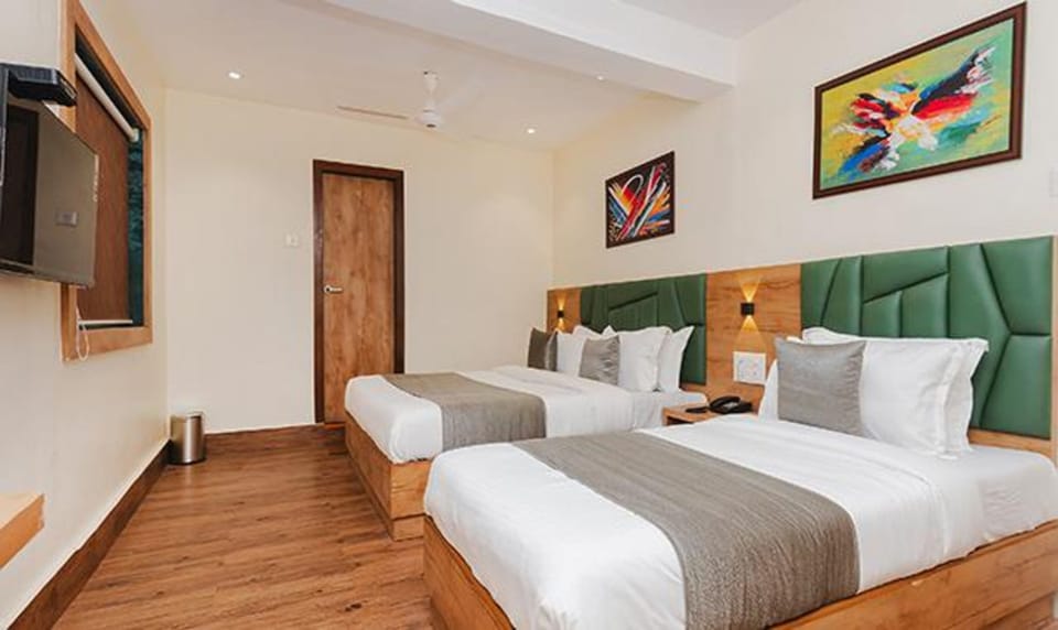 Egyptian cotton sheets, premium bedding, in-room safe, free WiFi