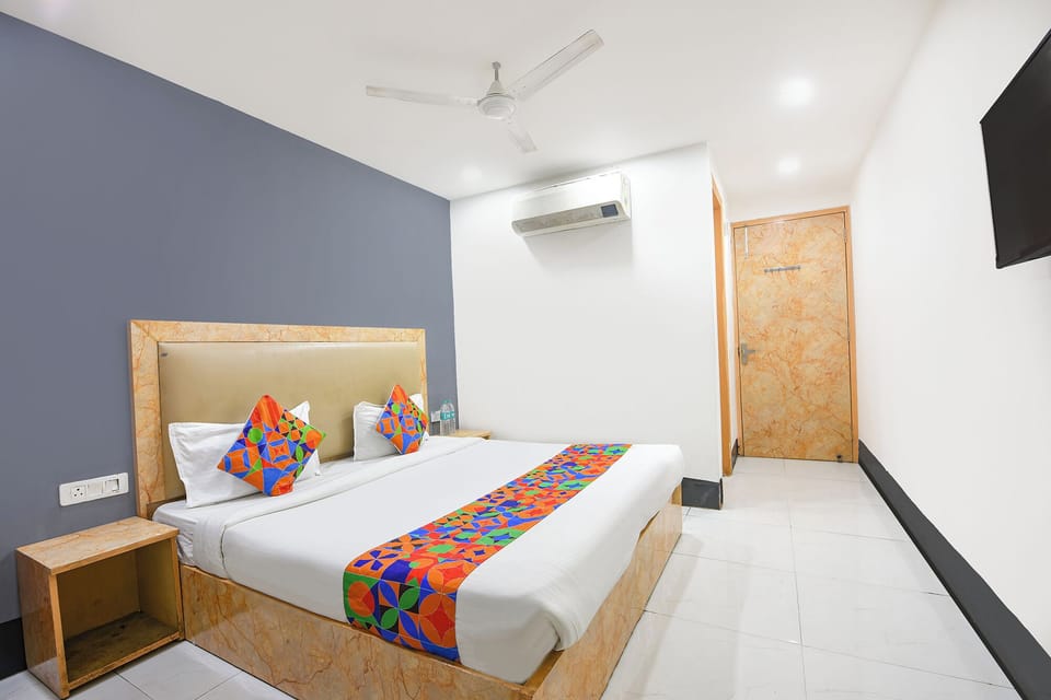 Egyptian cotton sheets, premium bedding, in-room safe, free WiFi