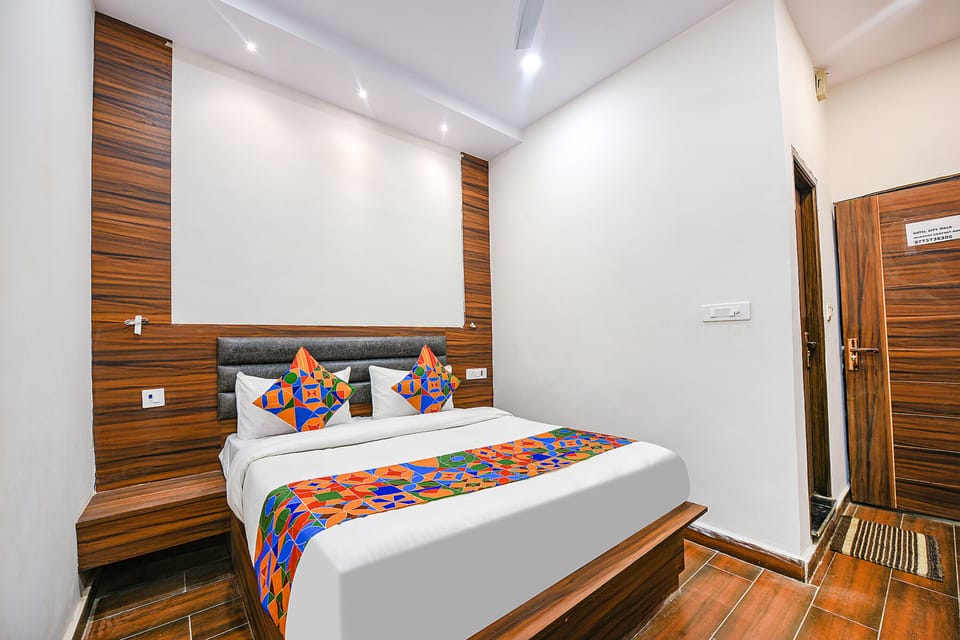 Egyptian cotton sheets, premium bedding, in-room safe, free WiFi