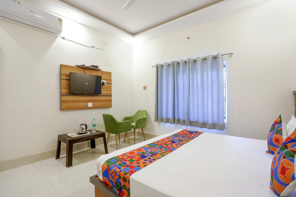 Egyptian cotton sheets, premium bedding, in-room safe, free WiFi