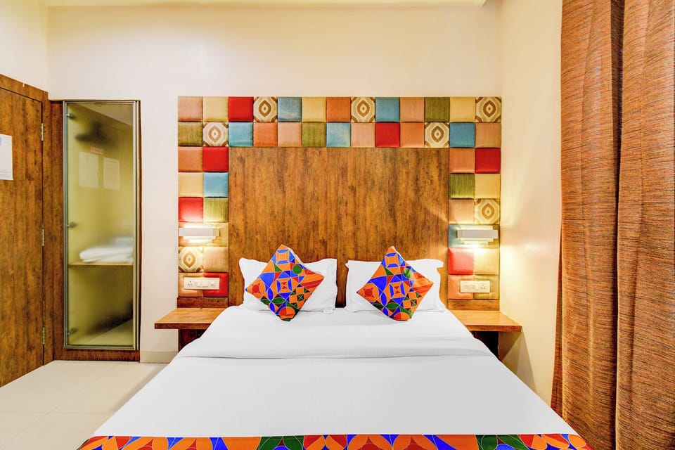 Egyptian cotton sheets, premium bedding, in-room safe, free WiFi