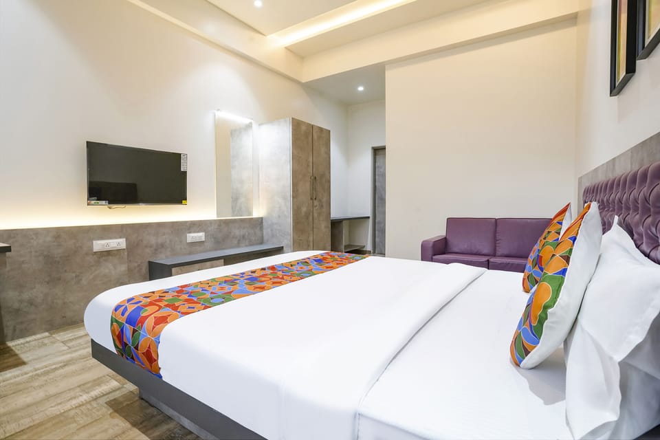 Egyptian cotton sheets, premium bedding, in-room safe, free WiFi