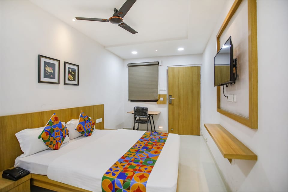 Egyptian cotton sheets, premium bedding, in-room safe, WiFi (free)