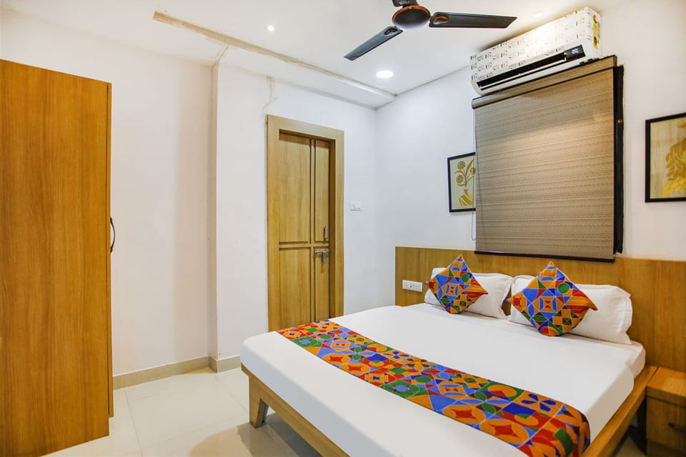 Deluxe Room | Egyptian cotton sheets, premium bedding, in-room safe, WiFi (free)