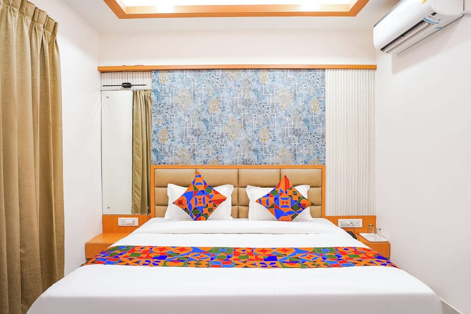 Deluxe Room | Egyptian cotton sheets, premium bedding, in-room safe, WiFi (free)