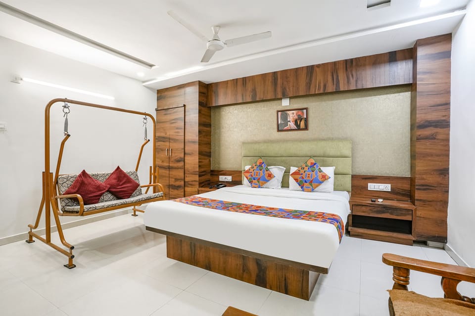 Egyptian cotton sheets, premium bedding, in-room safe, WiFi (free)