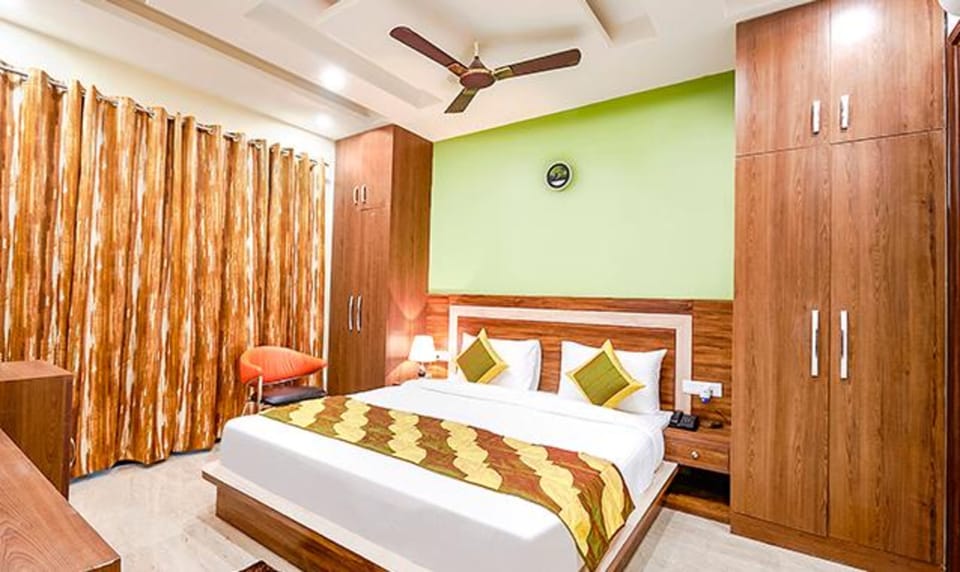 Egyptian cotton sheets, premium bedding, in-room safe, free WiFi
