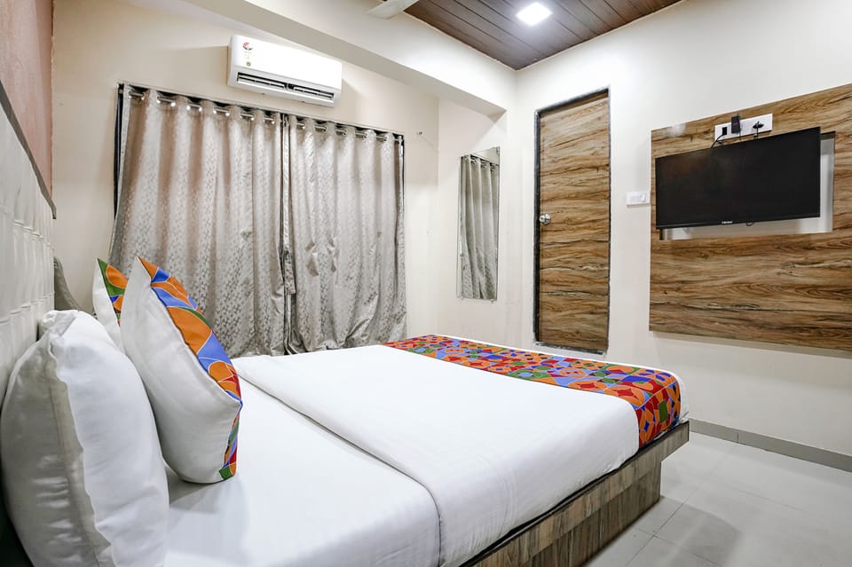Egyptian cotton sheets, premium bedding, in-room safe, free WiFi