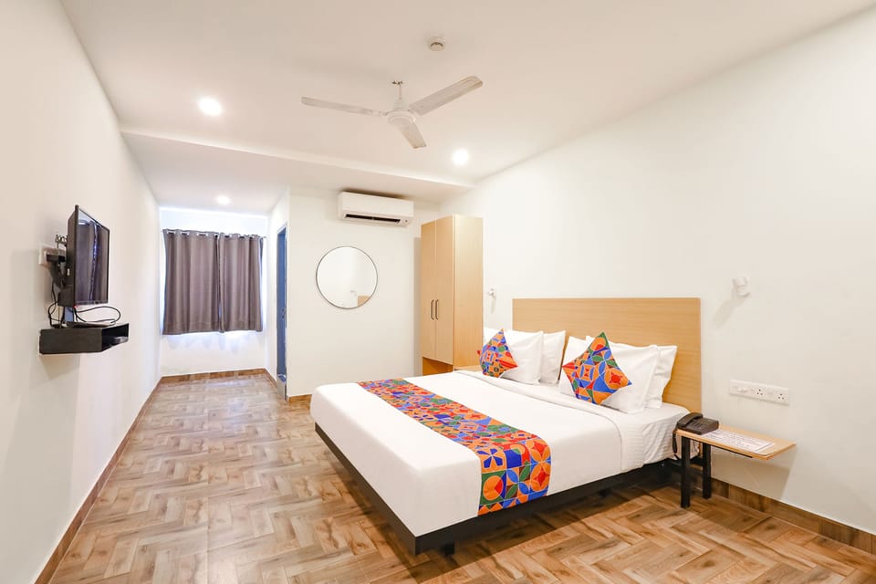 Egyptian cotton sheets, premium bedding, in-room safe, free WiFi