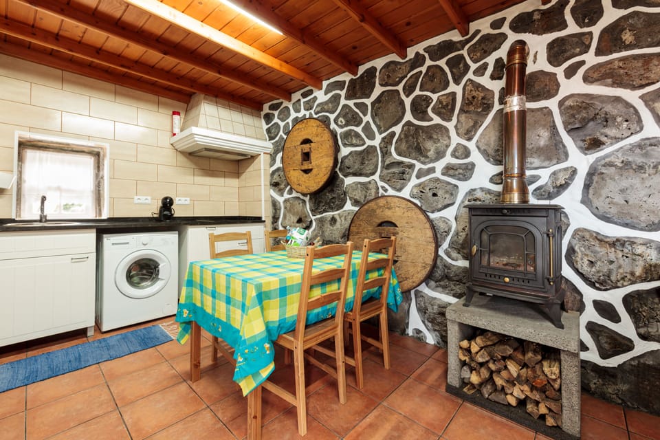 House, 1 Bedroom | Private kitchen | Full-size fridge, microwave, stovetop, coffee/tea maker