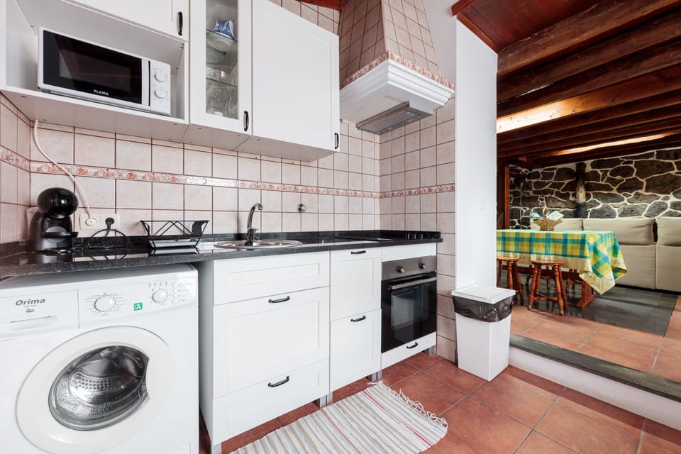 House, 2 Bedrooms | Private kitchen | Full-size fridge, microwave, stovetop, coffee/tea maker