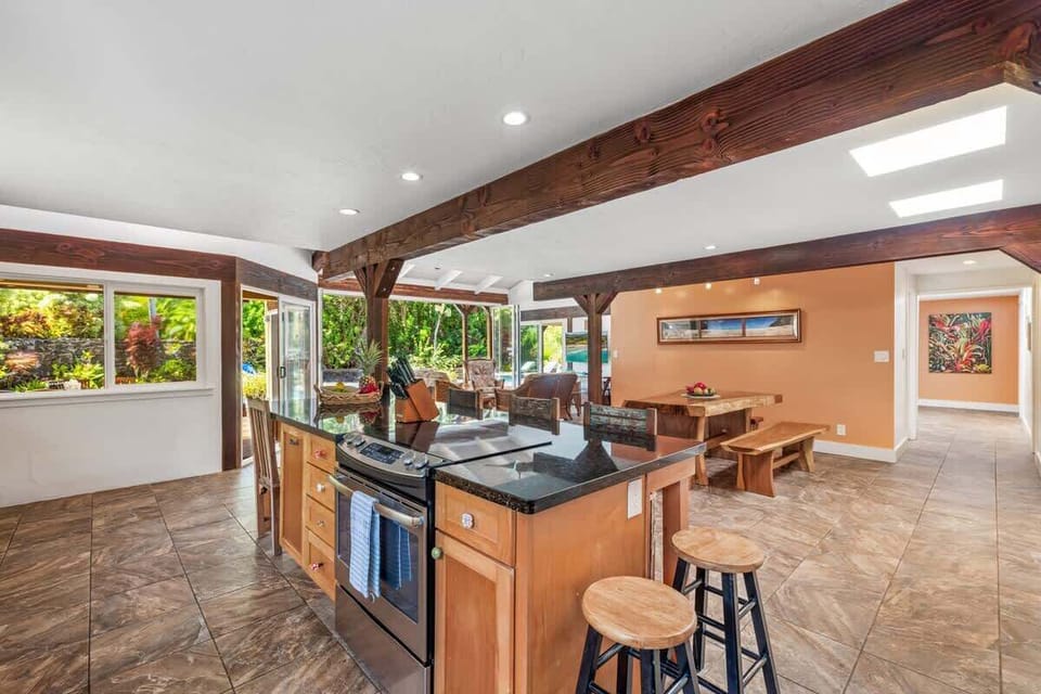 Kitchen & Living Area