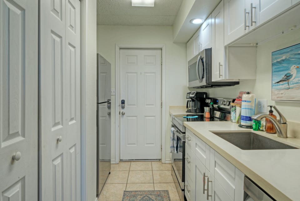 Fully equipped kitchen.