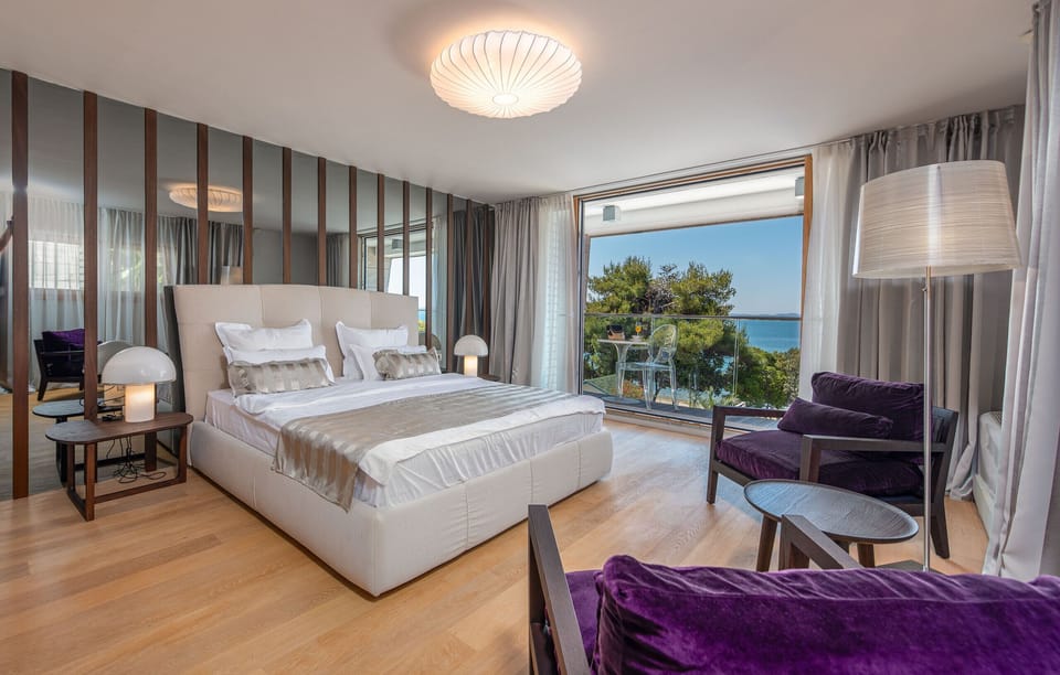 3 bedrooms, bed sheets